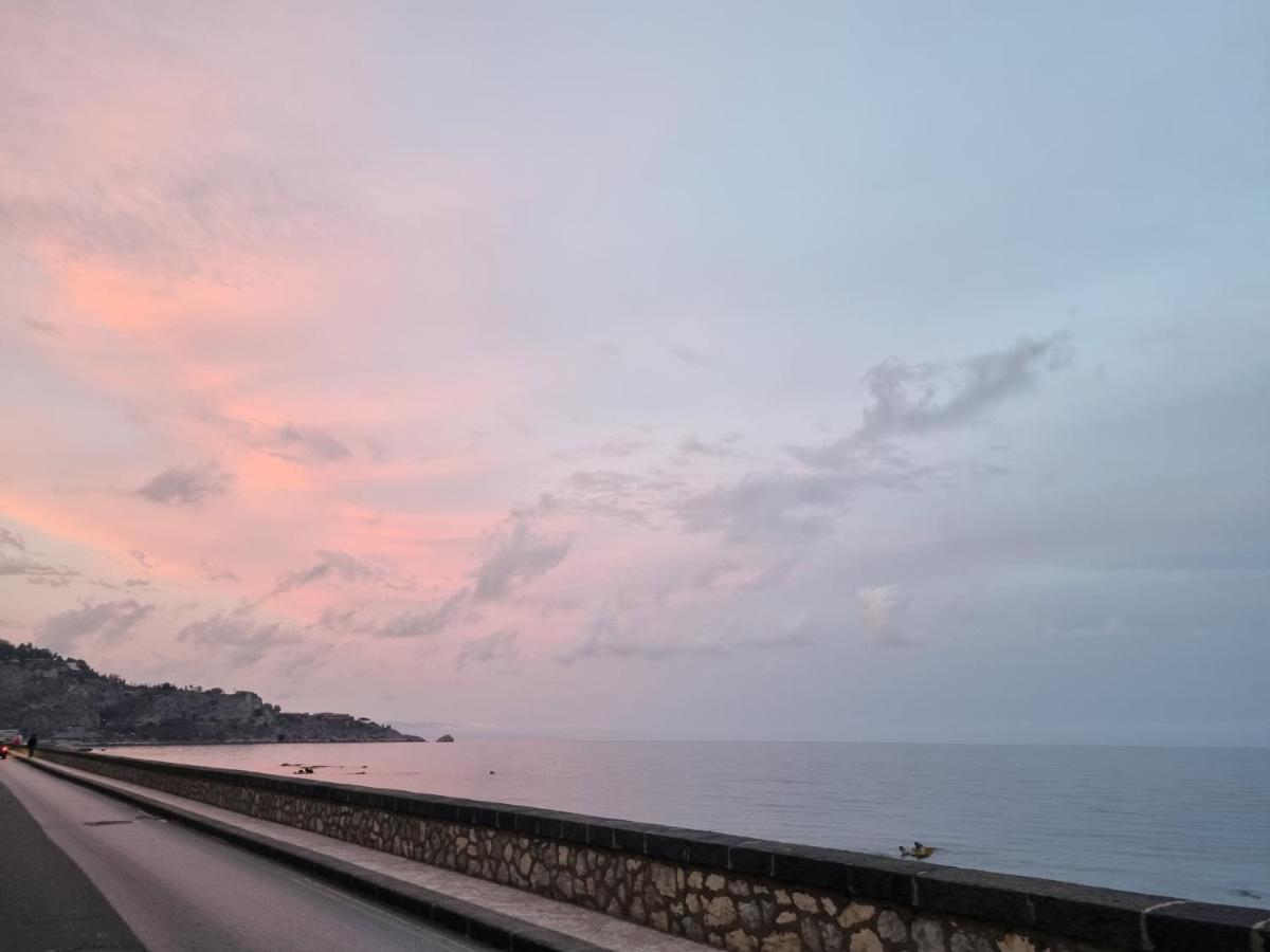 Casa Vacanza Sweet Home Giardini Naxos Ngoại thất bức ảnh