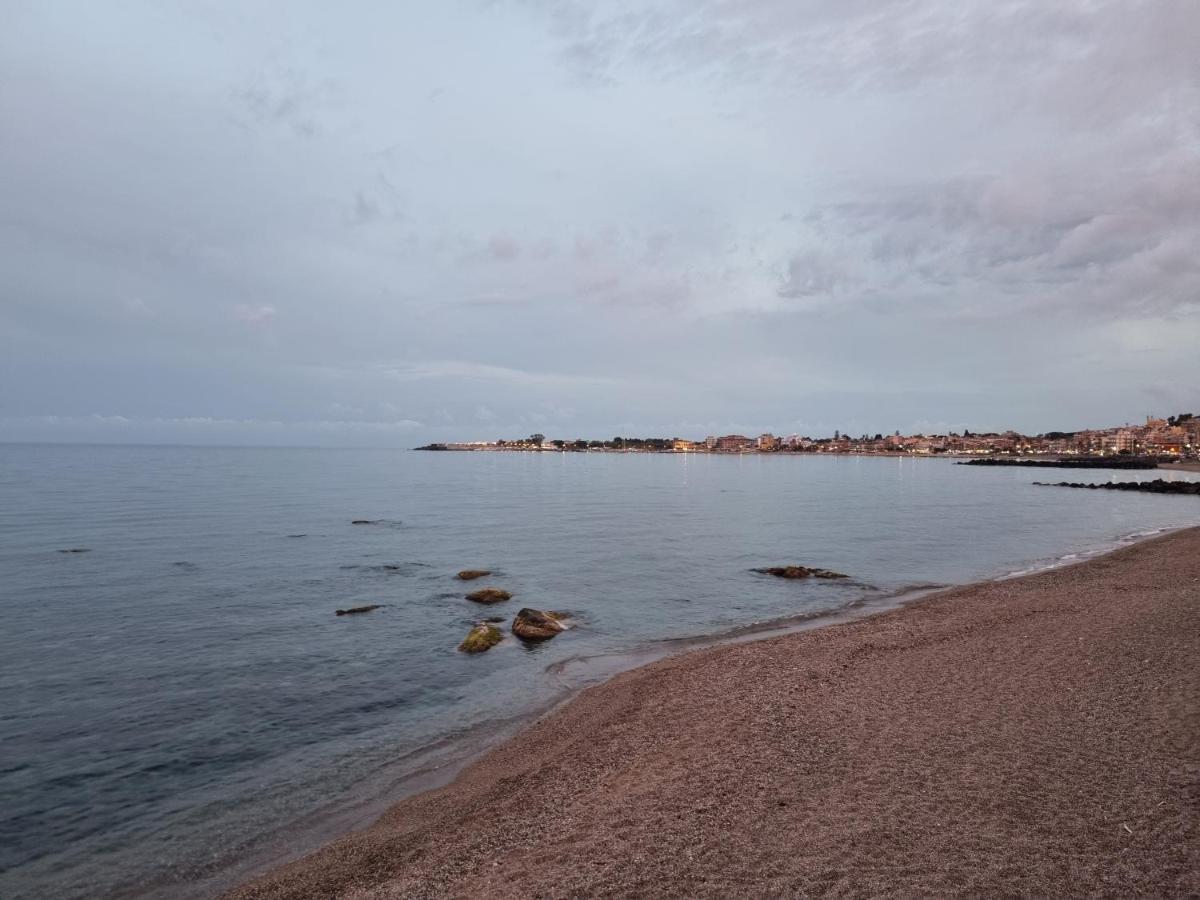 Casa Vacanza Sweet Home Giardini Naxos Ngoại thất bức ảnh